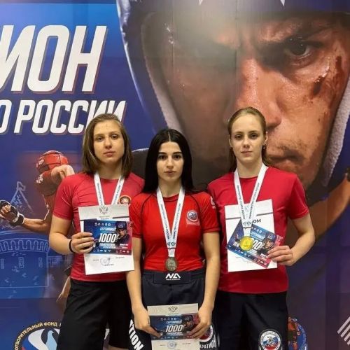 Возвращаются с наградами первенства России по панкратиону.
