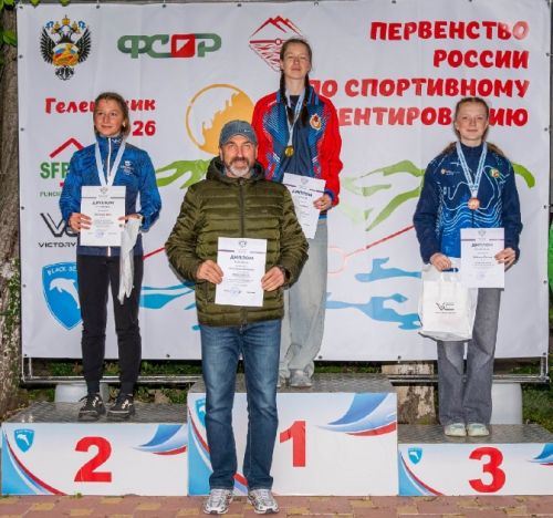 Две награды Полины Кобелевой!
